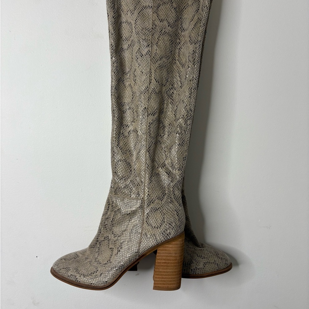 Elegant Snakeskin Heeled Boots